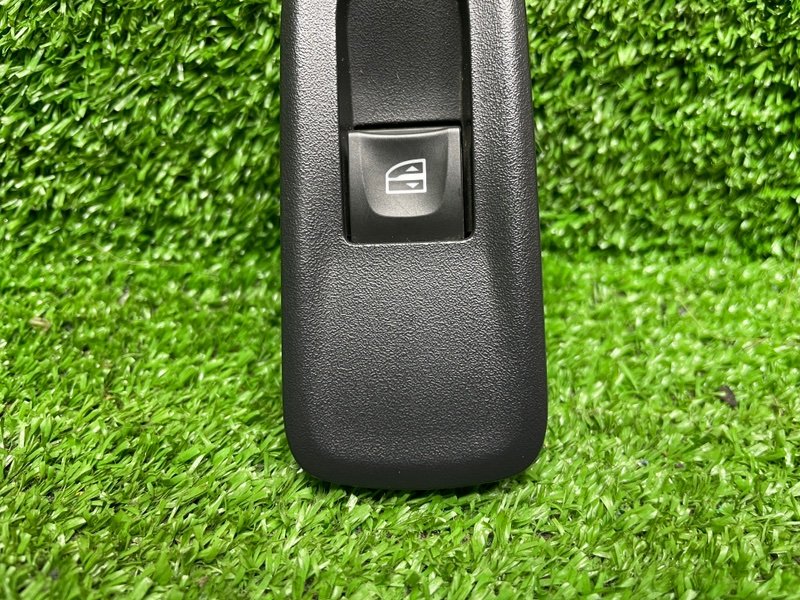 Кнопка стеклоподъемника, 500 рублей, Москва