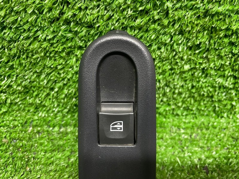 Кнопка стеклоподъемника, 500 рублей, Москва