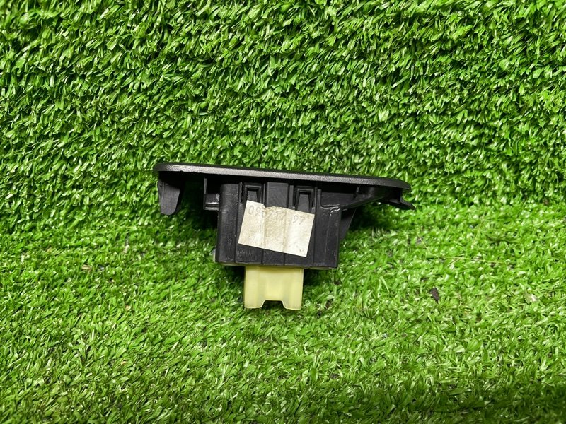 Кнопка стеклоподъемника, 500 рублей, Москва