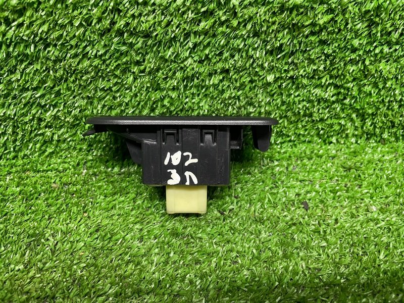 Кнопка стеклоподъемника, 500 рублей, Москва