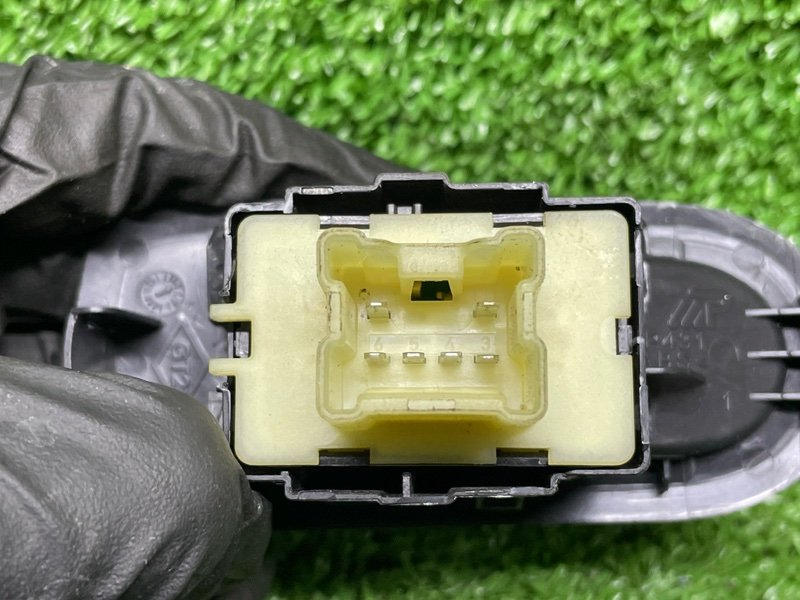 Кнопка стеклоподъемника, 500 рублей, Москва