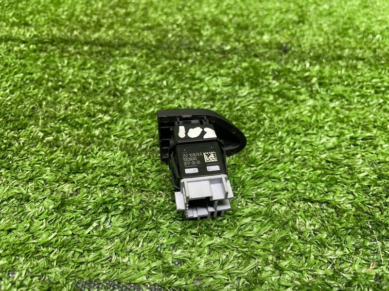 Кнопка центрального замка, 500 рублей, Москва