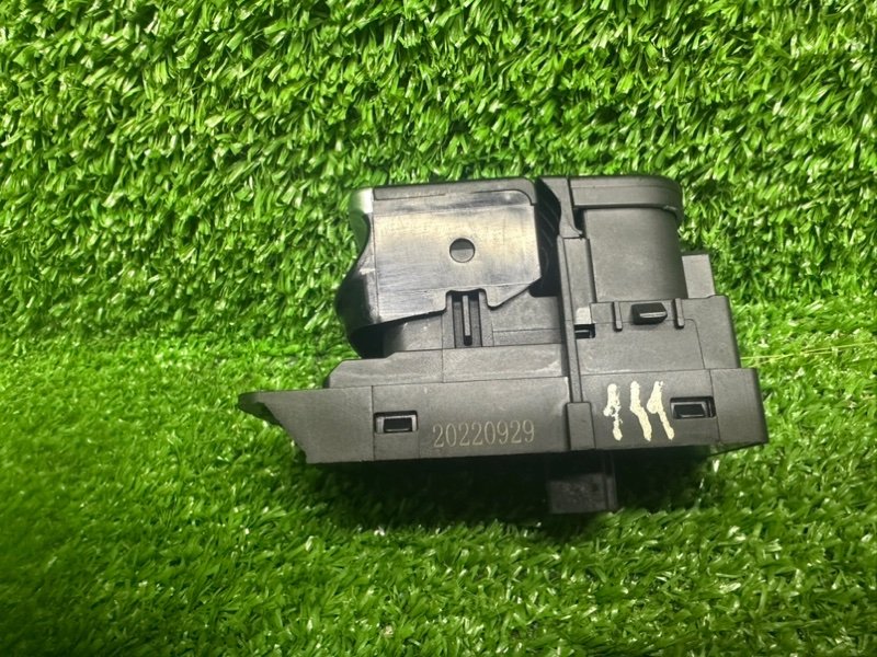 Кнопка стояночного тормоза, 1000 рублей, Москва