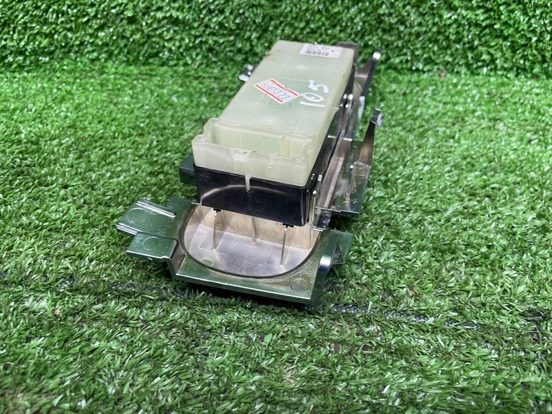 Кнопка стеклоподъемника, 2000 рублей, Москва