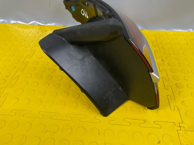 Фонарь задний правый, 12000 рублей, Москва