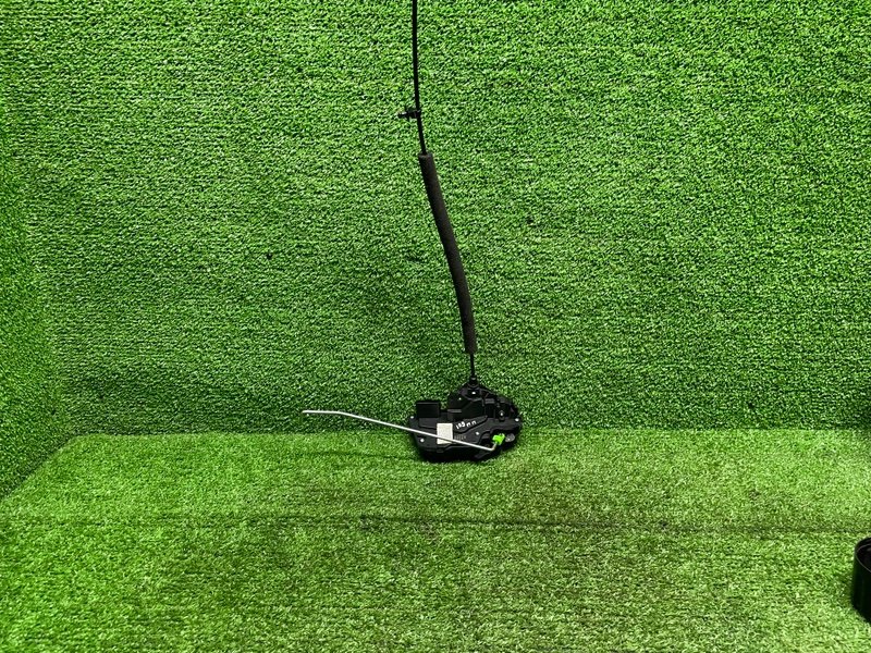 Замок двери передней правой, 2000 рублей, Москва