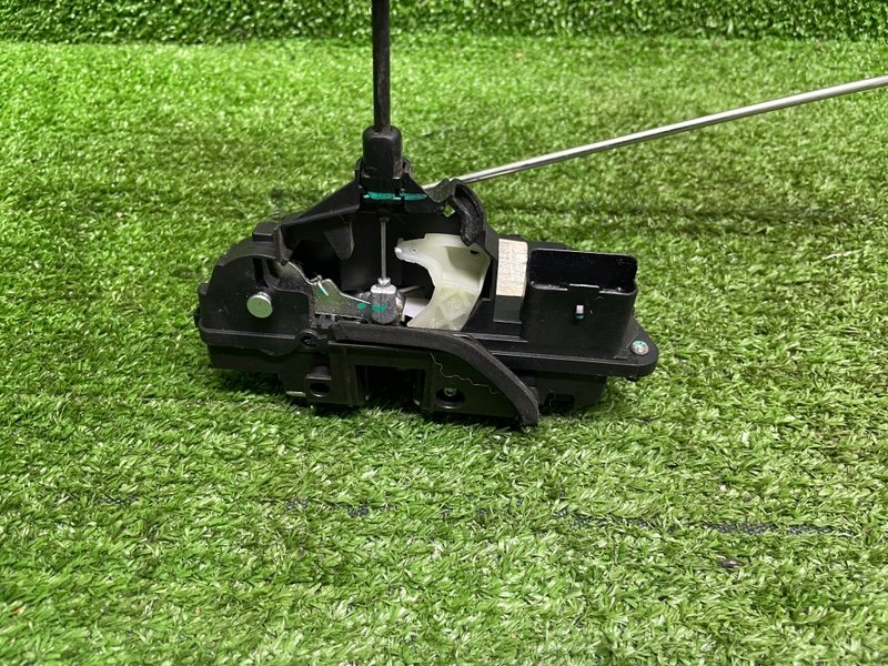 Замок двери передней правой, 2000 рублей, Москва