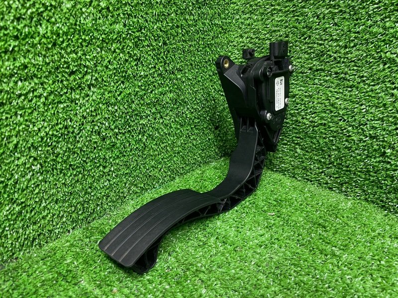 Педаль газа, 1000 рублей, Москва