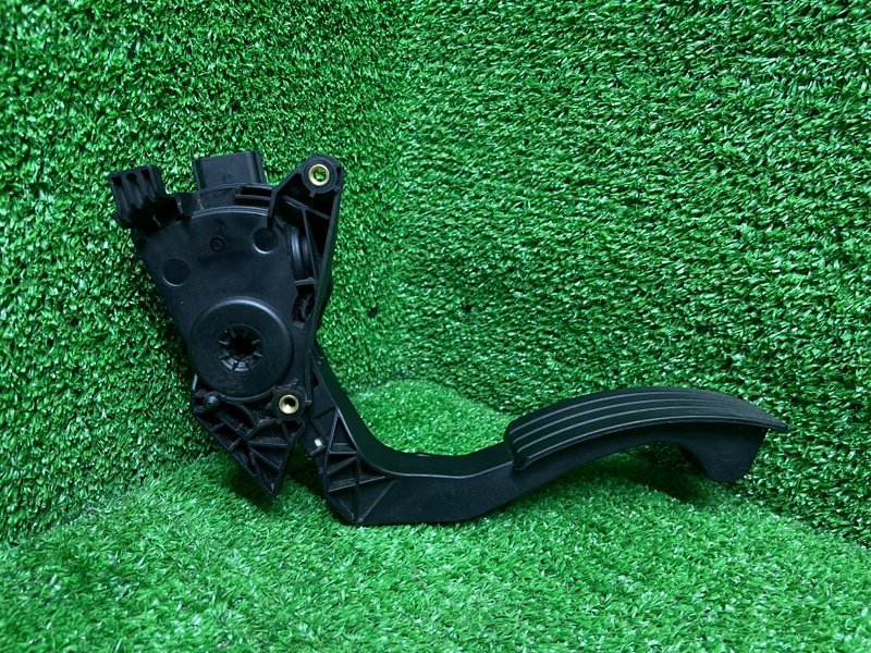 Педаль газа, 1000 рублей, Москва