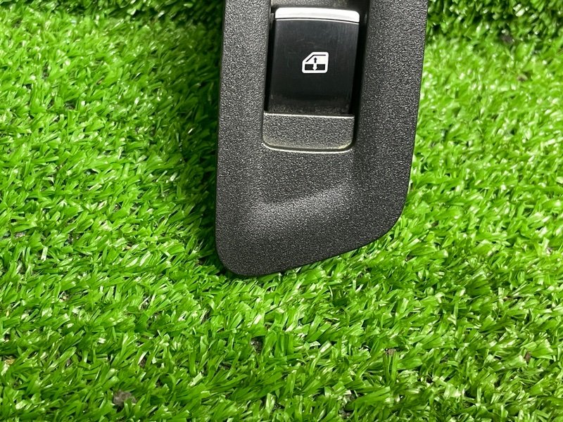 Кнопка стеклоподъемника, 500 рублей, Москва