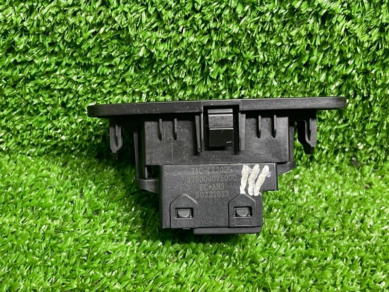 Кнопка стеклоподъемника, 500 рублей, Москва