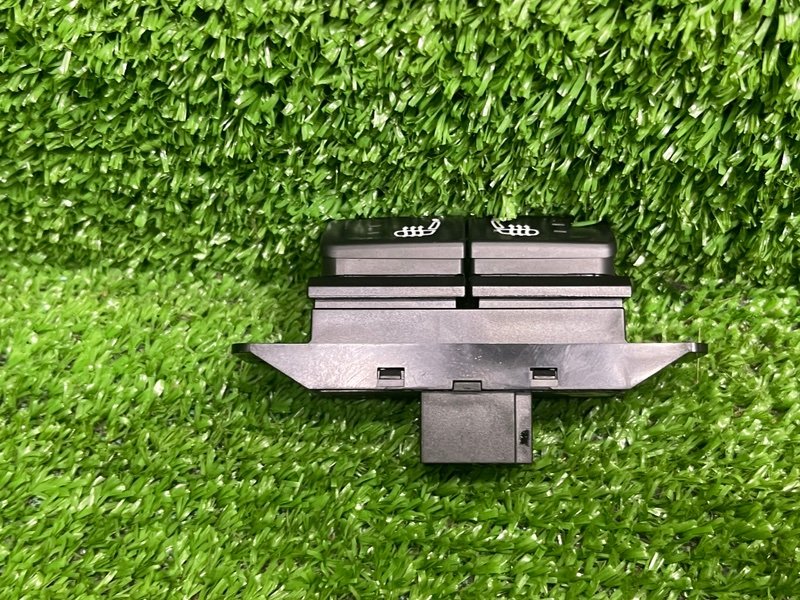 Кнопка обогрева сидений, 1000 рублей, Москва