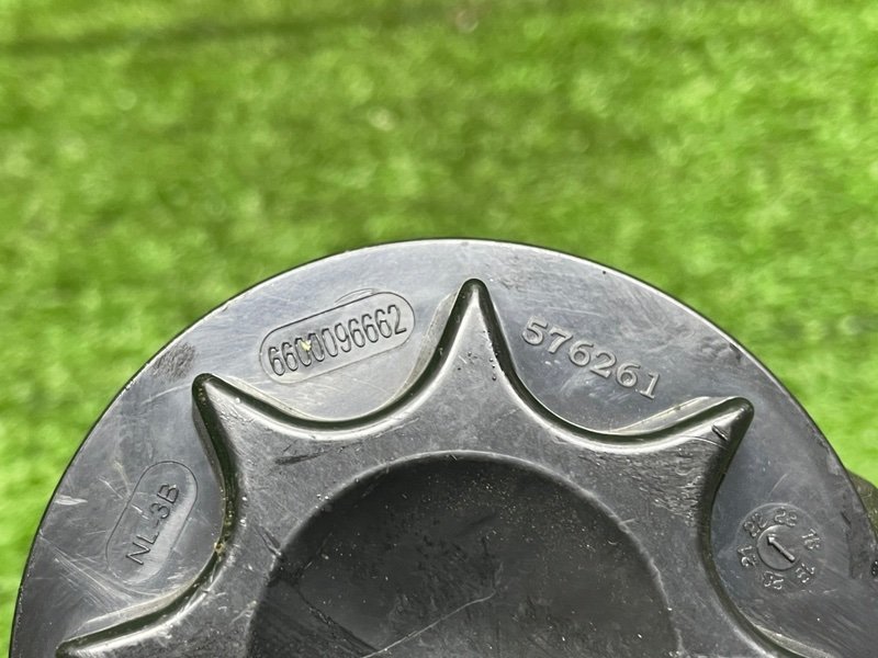 Болт крепления запасного колеса, 1000 рублей, Москва