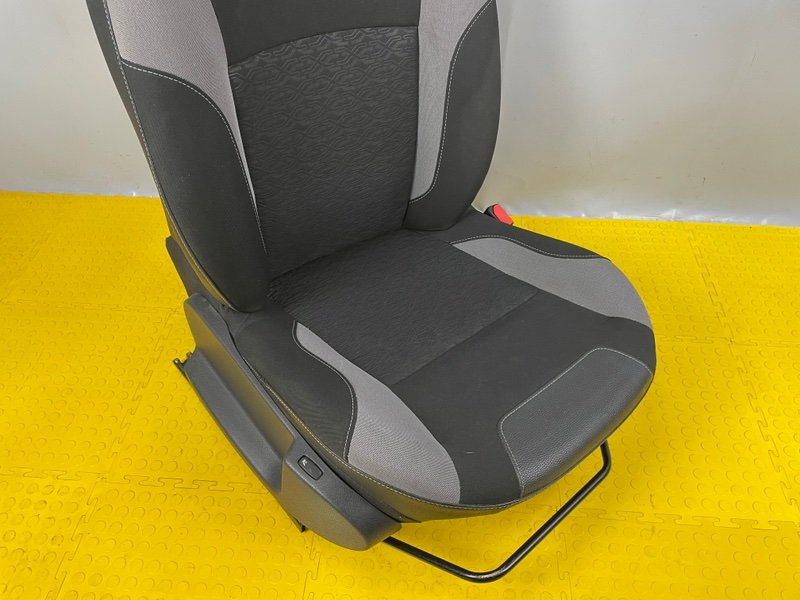 Сиденье переднее правое, 6000 рублей, Москва