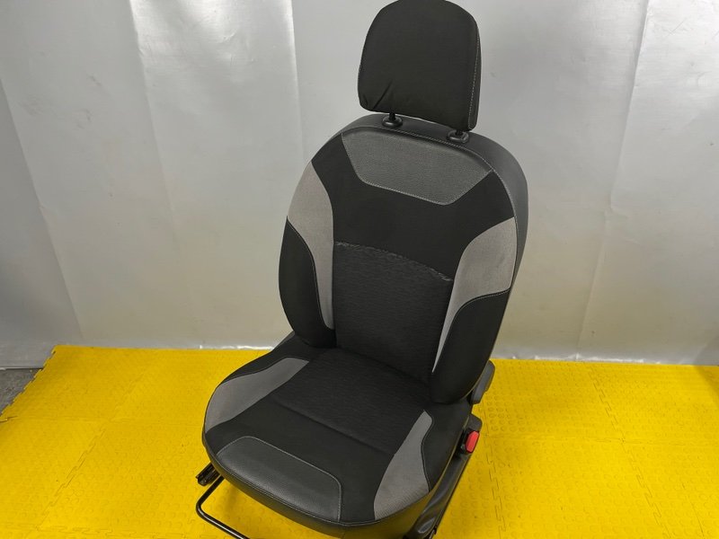 Сиденье переднее правое, 6000 рублей, Москва