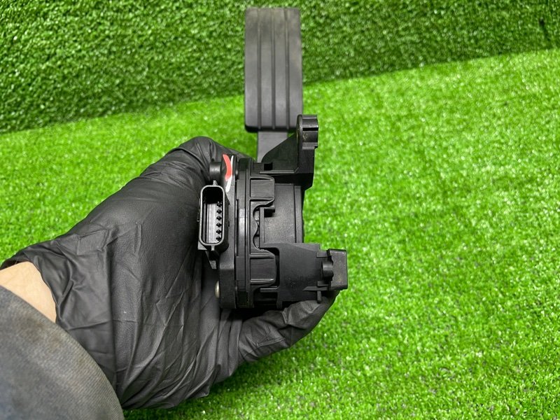 Педаль газа, 1000 рублей, Москва