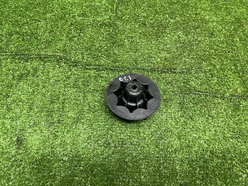 Болт крепления запасного колеса, 1000 рублей, Москва