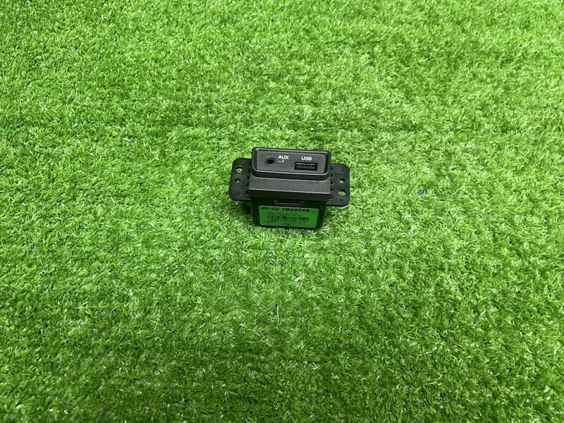 Разъем (USB/AUX), 1000 рублей, Москва