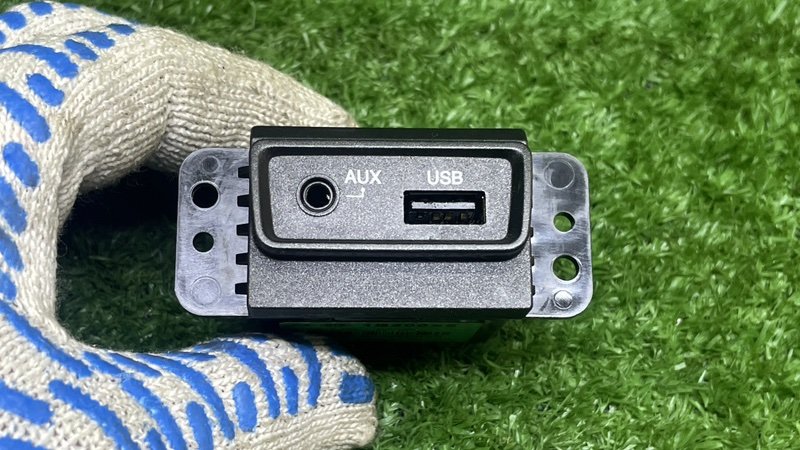 Разъем (USB/AUX), 1000 рублей, Москва