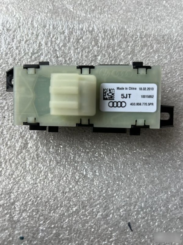 Кнопка памяти сидения, 2000 рублей, Орёл