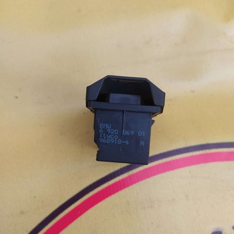 Крышка с рамкой гнезда, 300 рублей, Орёл