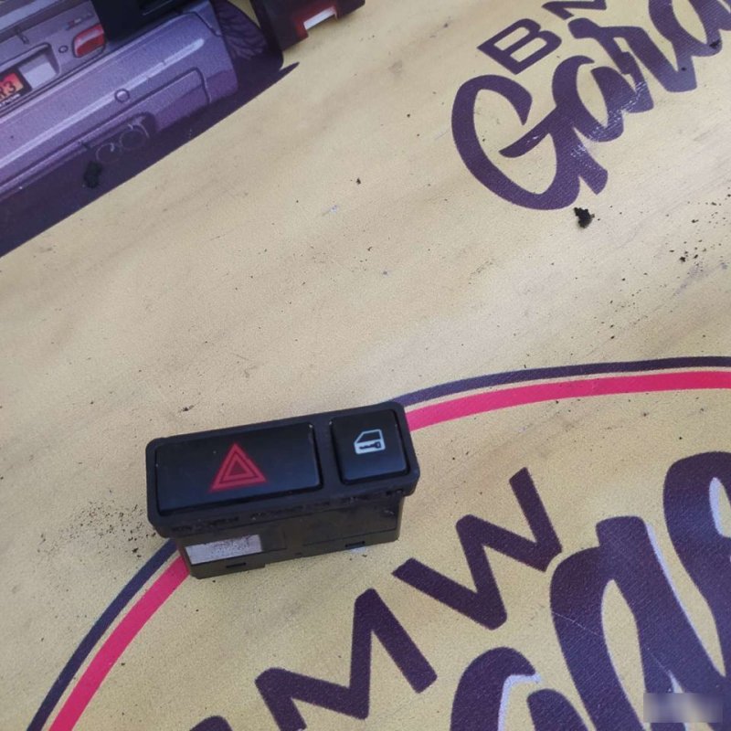 Выключатель аварийной сигнализации, 400 рублей, Орёл