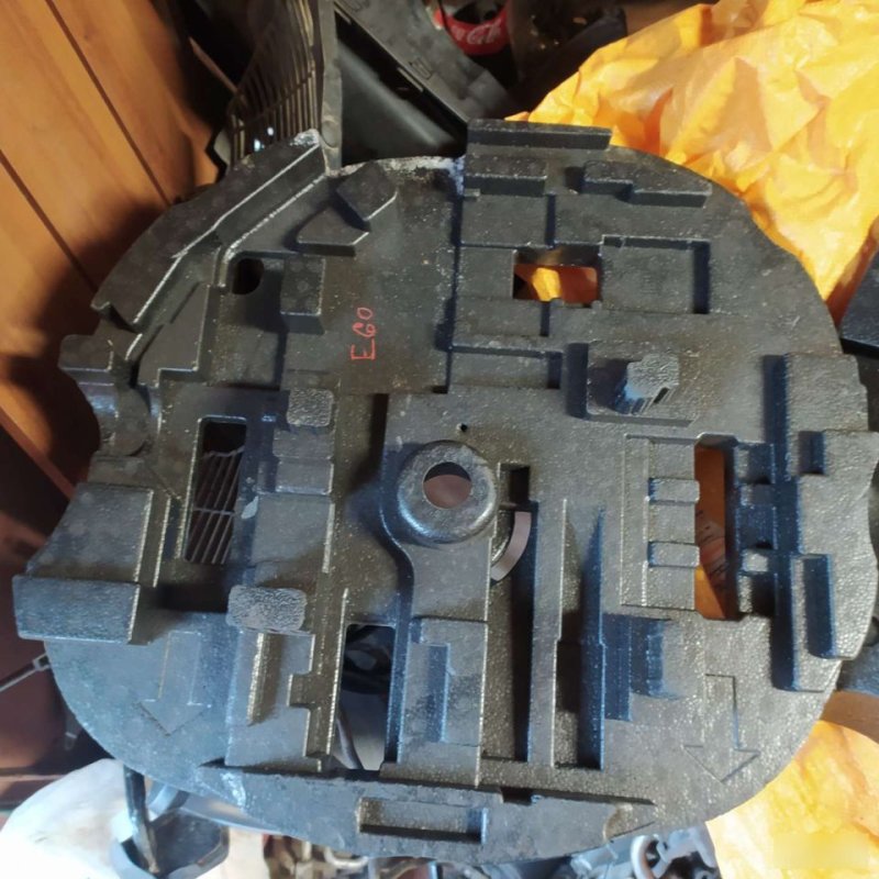 Крепление приборов в нише запасного колеса, 2000 рублей, Орёл