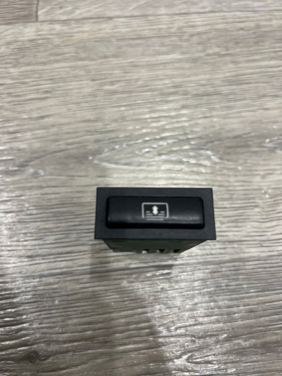 Кнопка управления шторой, 1000 рублей, Орёл