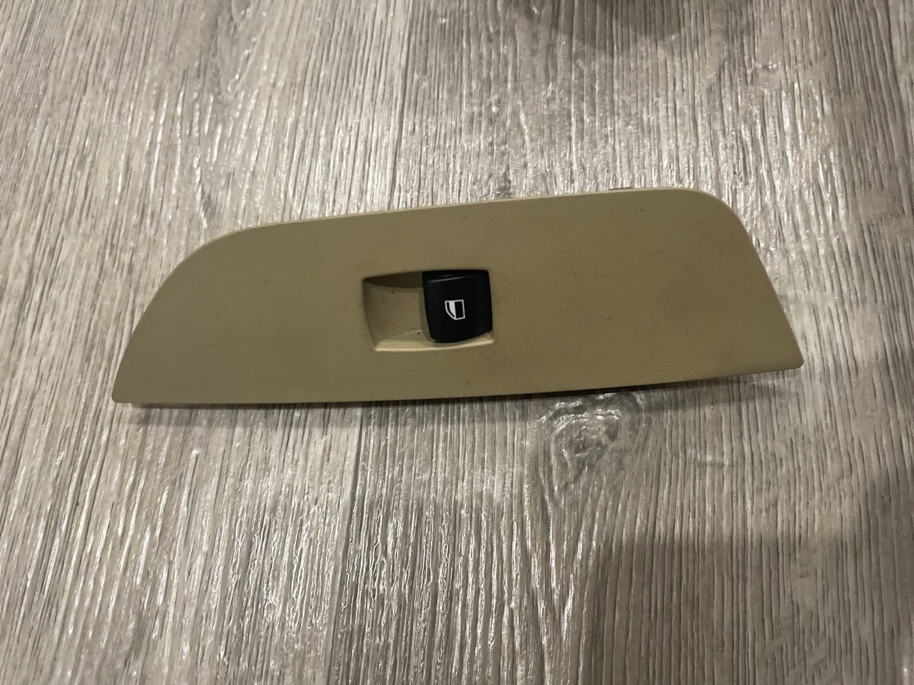 Кнопка стеклоподъемника, 1000 рублей, Орёл