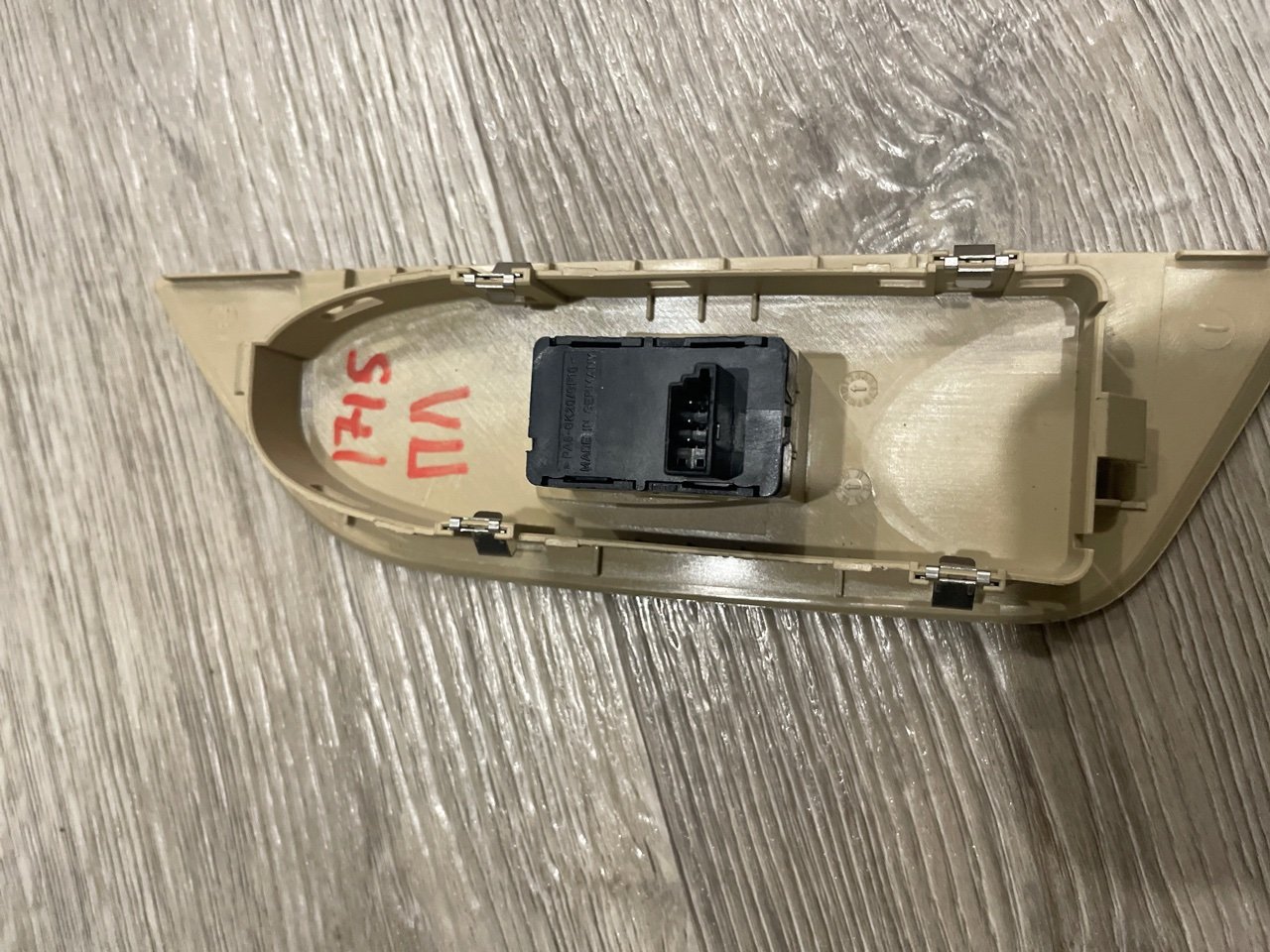 Кнопка стеклоподъемника, 1000 рублей, Орёл