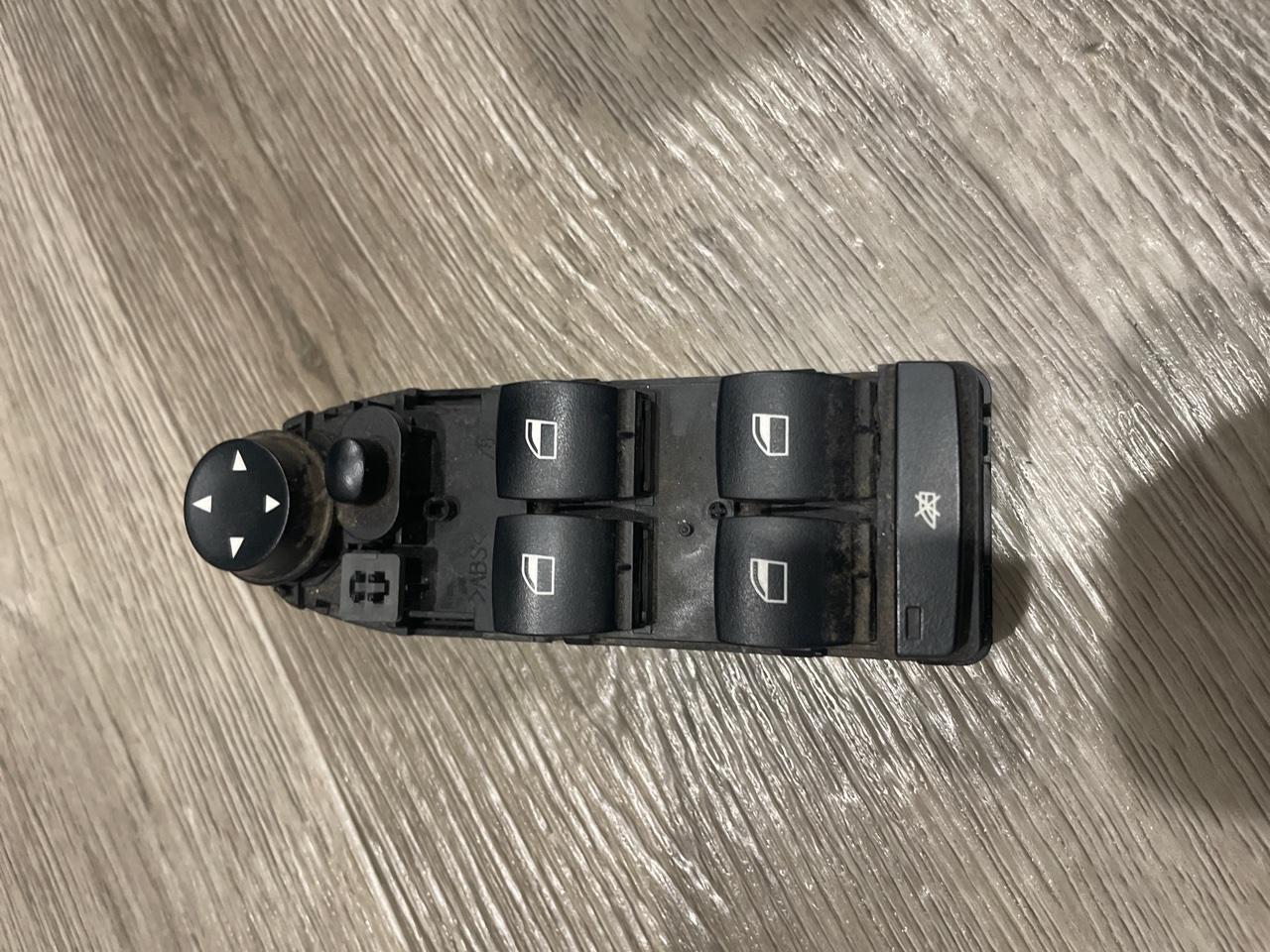 Блок стеклоподъемников, 2000 рублей, Орёл