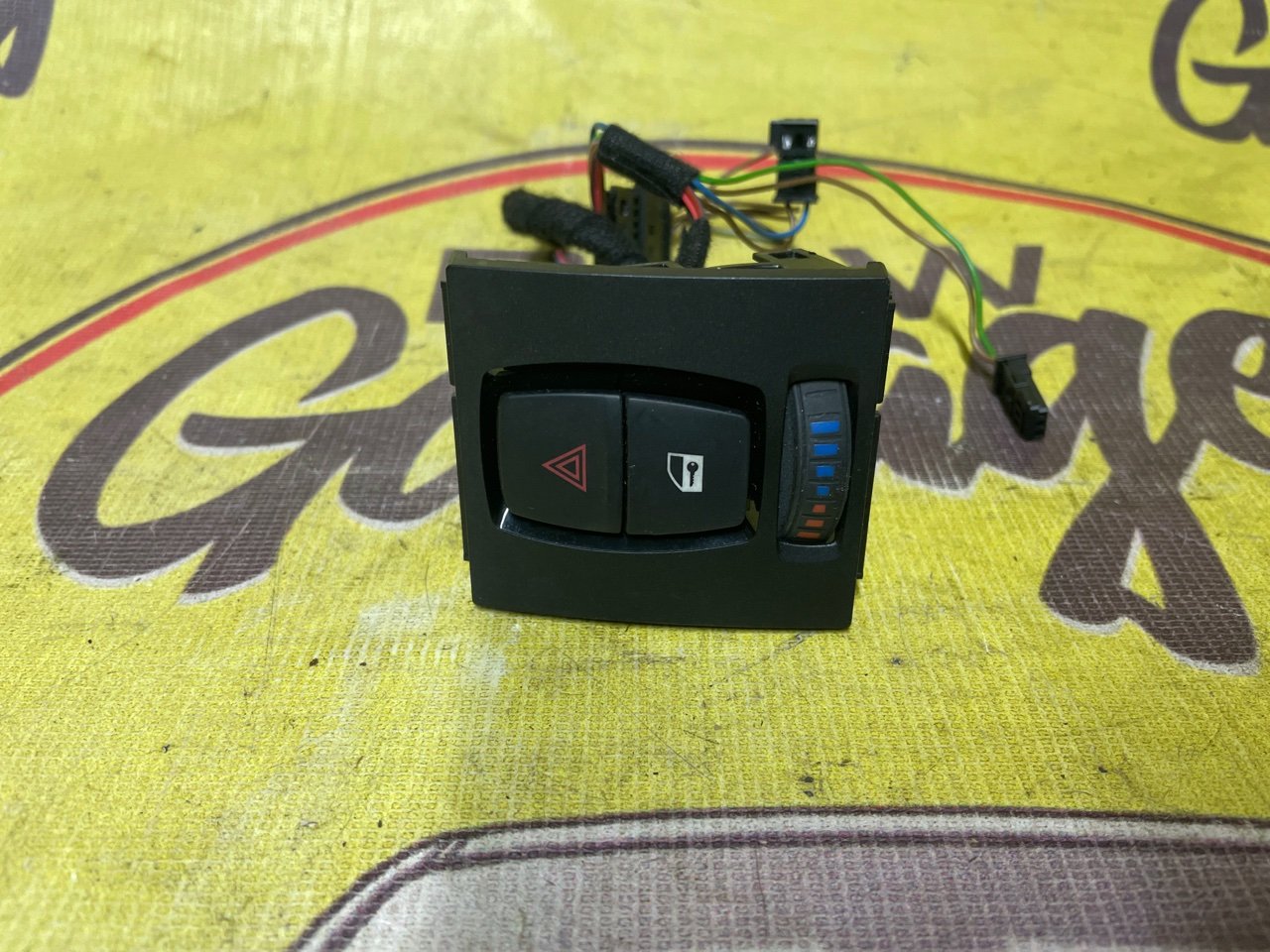 Кнопка аварийной сигнализации, 1000 рублей, Орёл