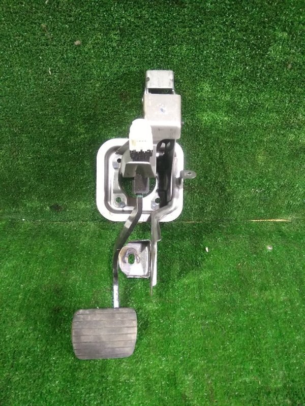 Педаль тормоза, 1000 рублей, Красноярск