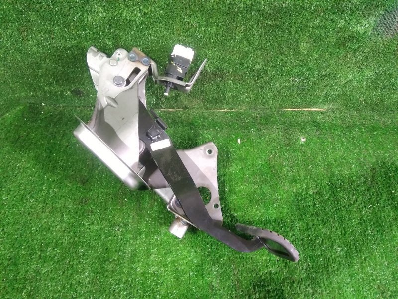 Педаль тормоза, 1000 рублей, Красноярск