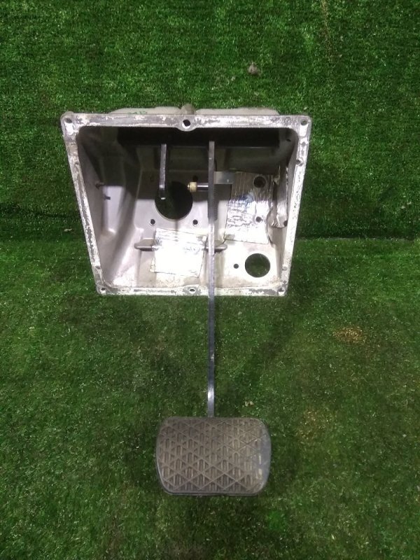 Педаль тормоза, 2000 рублей, Красноярск