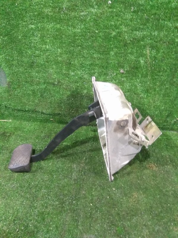 Педаль тормоза, 2000 рублей, Красноярск