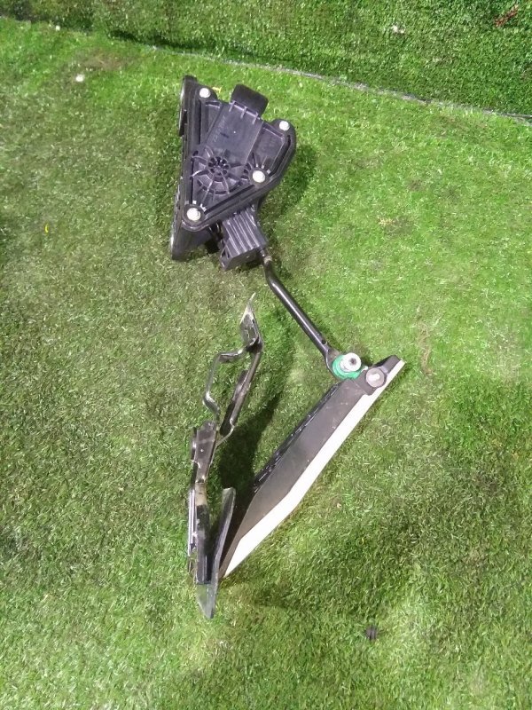 Педаль газа, 1000 рублей, Красноярск