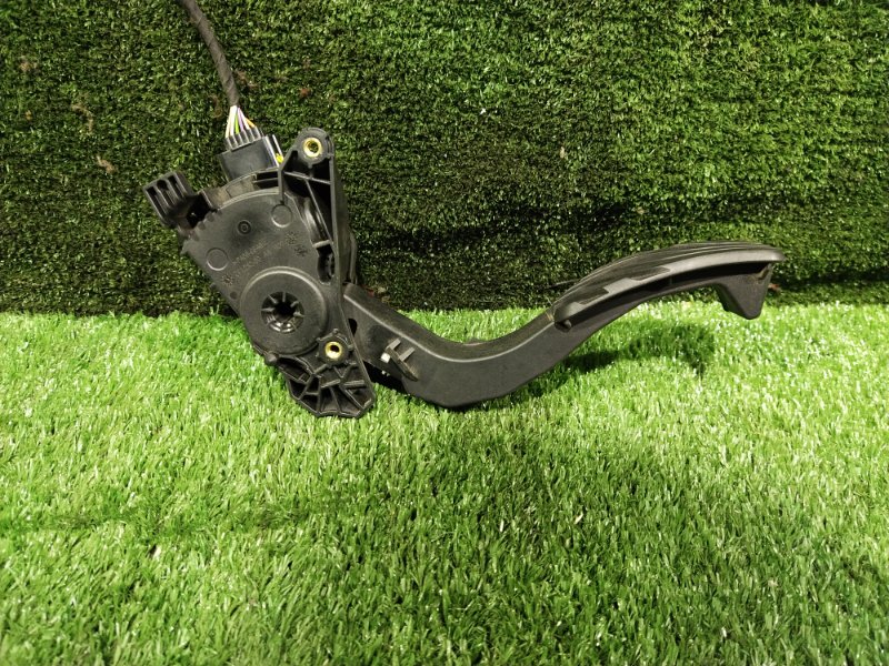 Педаль газа, 2000 рублей, Красноярск