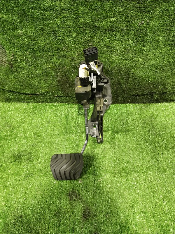 Педаль тормоза, 1000 рублей, Красноярск