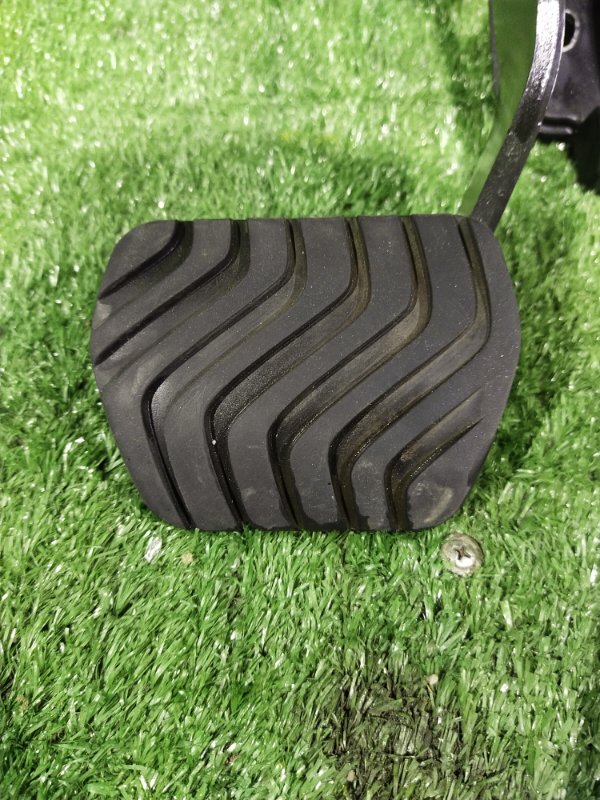 Педаль тормоза, 1000 рублей, Красноярск