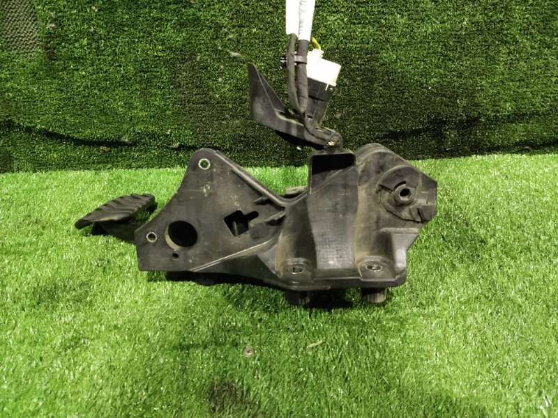 Педаль тормоза, 1000 рублей, Красноярск