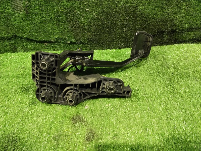 Педаль тормоза, 1000 рублей, Красноярск