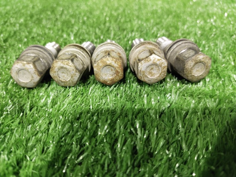 Болт колесный, 1000 рублей, Красноярск