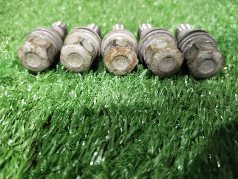 Болт колесный, 1000 рублей, Красноярск