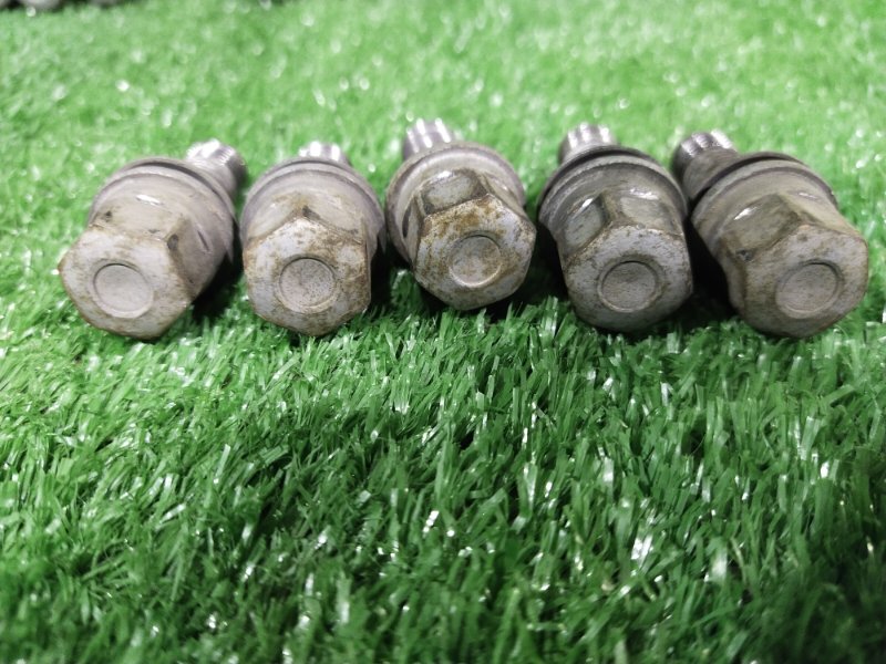 Болт колесный, 1000 рублей, Красноярск