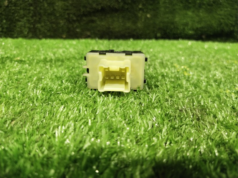 Кнопка стеклоподъемника, 500 рублей, Красноярск