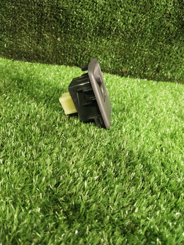 Кнопка стеклоподъемника, 500 рублей, Красноярск