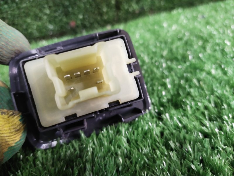 Кнопка стеклоподъемника, 500 рублей, Красноярск