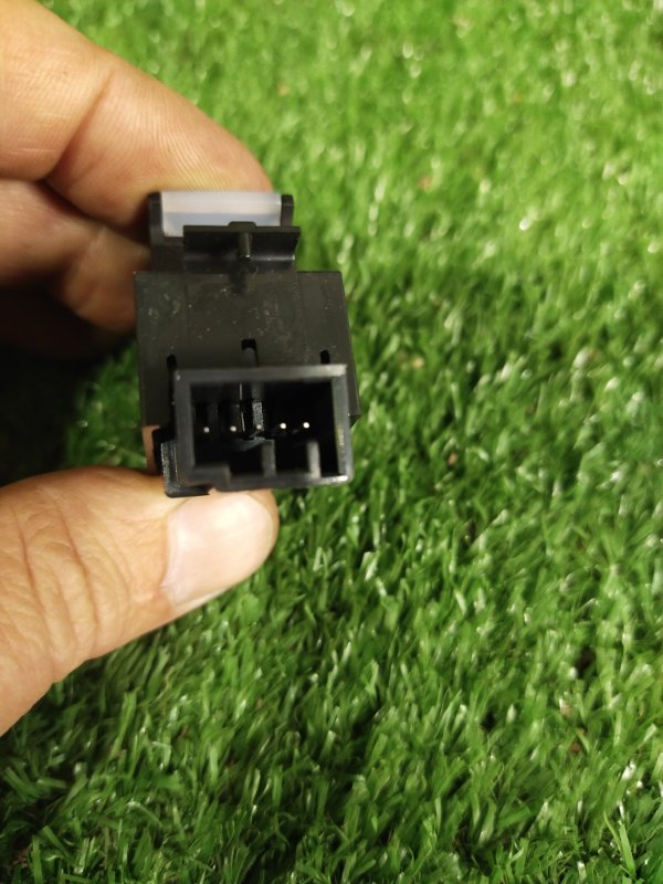 Кнопка стеклоподъемника, 500 рублей, Красноярск