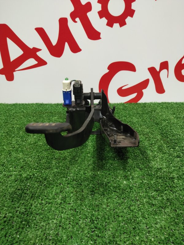 Педаль тормоза, 1000 рублей, Красноярск